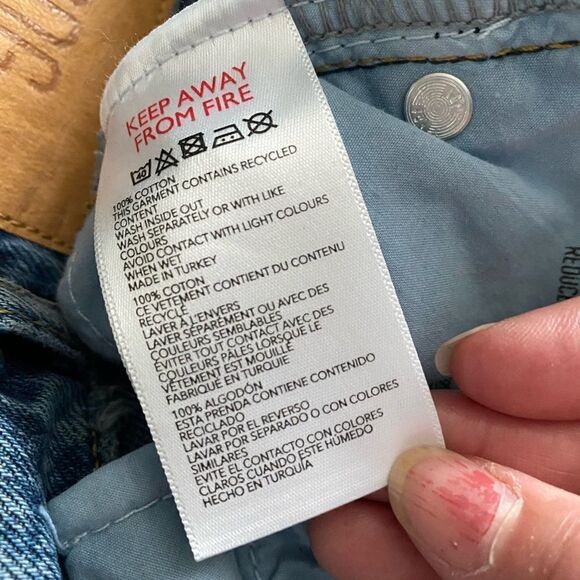 NWT BDG Mom High Waisted Tapered Leg Jeans Medium Wash Distressed Size 27 - Picture 8 of 8